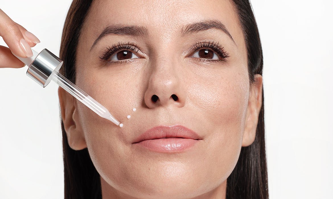 Retinol Verano Aplicacion Serum Laser Eva Longoria Cuidado Piel Image